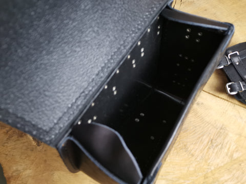 Clean Kroko Schwarz Seitentasche mit Flaschenhalter passend für Harley-Davidson Sportster