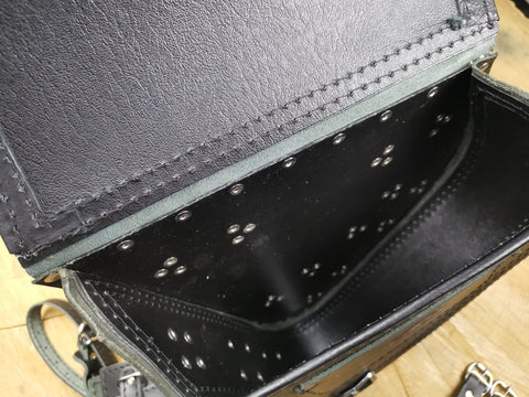 Schwingentasche Diablo Malteser Schwarz + Werkzeugrolle Malteser passend für Harley-Davidson Softail