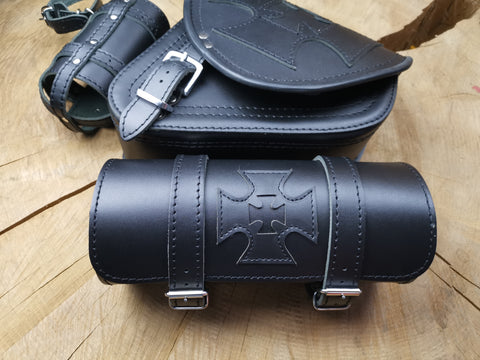 Schwingentasche Diablo Malteser Schwarz + Werkzeugrolle Malteser passend für Harley-Davidson Softail