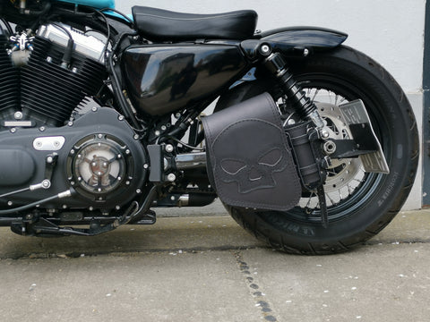 Road Skull Schwarz Seitentasche passend für Harley-Davidson Street Bob & Sportster