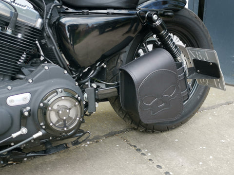 Road Skull Schwarz Seitentasche passend für Harley-Davidson Street Bob & Sportster