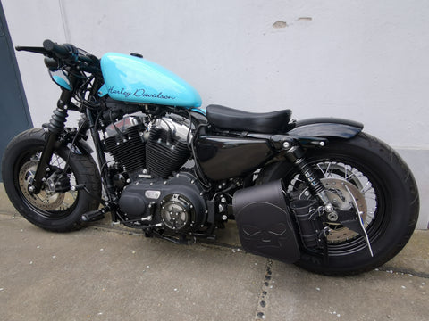 Road Skull Schwarz Seitentasche passend für Harley-Davidson Street Bob & Sportster