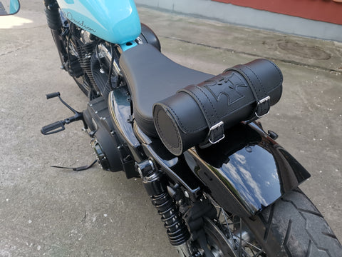 Schwingentasche Diablo Malteser Schwarz + Werkzeugrolle Malteser passend für Harley-Davidson Softail