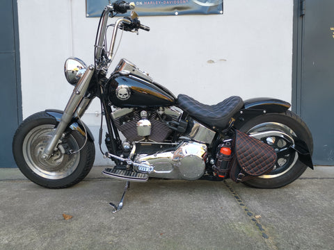 Diablo Orange gesteppt Schwingentasche mit Flaschenhalter passend für Harley-Davidson Softail