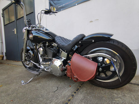 Diablo Rotbraun Schwingentasche mit Flaschenhalter passend für Harley-Davidson Softail