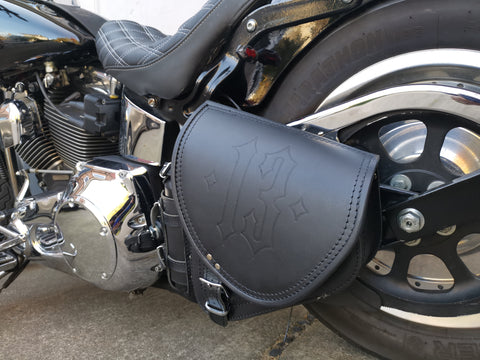 Diablo 13 Schwingentaschen mit Flaschenhalter passend für Harley-Davidson Softail