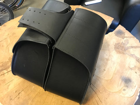 Ares Schwarz Satteltaschen Set passend für Harley-Davidson Street Bob & Sportster
