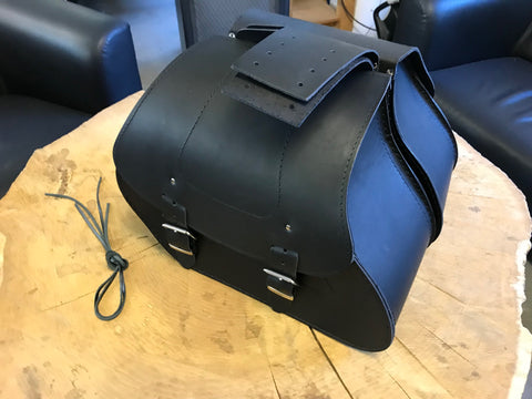 Ares Schwarz Satteltaschen Set passend für Harley-Davidson Street Bob & Sportster