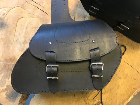 Ares Schwarz Satteltaschen Set passend für Harley-Davidson Street Bob & Sportster