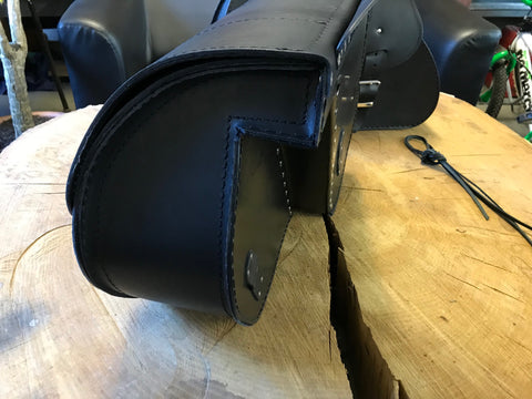 Ares Schwarz Satteltaschen Set passend für Harley-Davidson Street Bob & Sportster