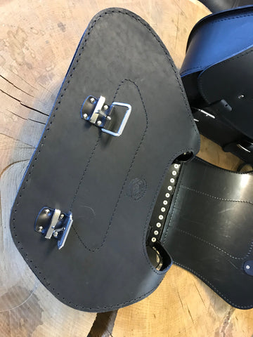 Ares Schwarz Satteltaschen Set passend für Harley-Davidson Street Bob & Sportster