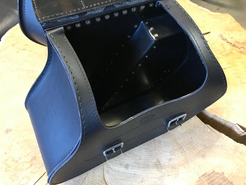 Ares Schwarz Satteltaschen Set passend für Harley-Davidson Street Bob & Sportster