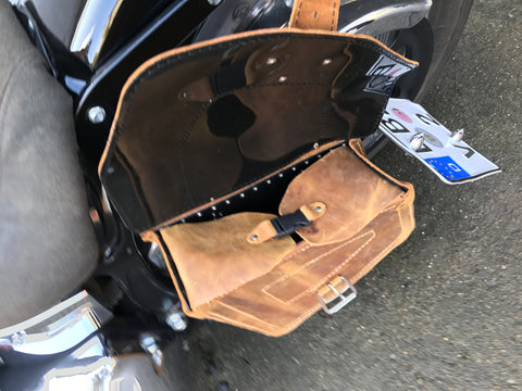 Odin Hellbraun Schwingentasche passend für Harley-Davidson Softail