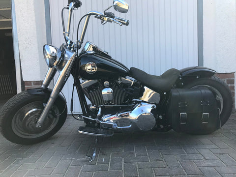 Zeus Schwarz Seitentasche + Halter XL passend für Softail von 1992 bis 2017