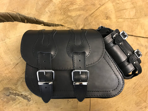 Dyna Flame Schwarz + Halter passend für Street Bob Schwingentaschen