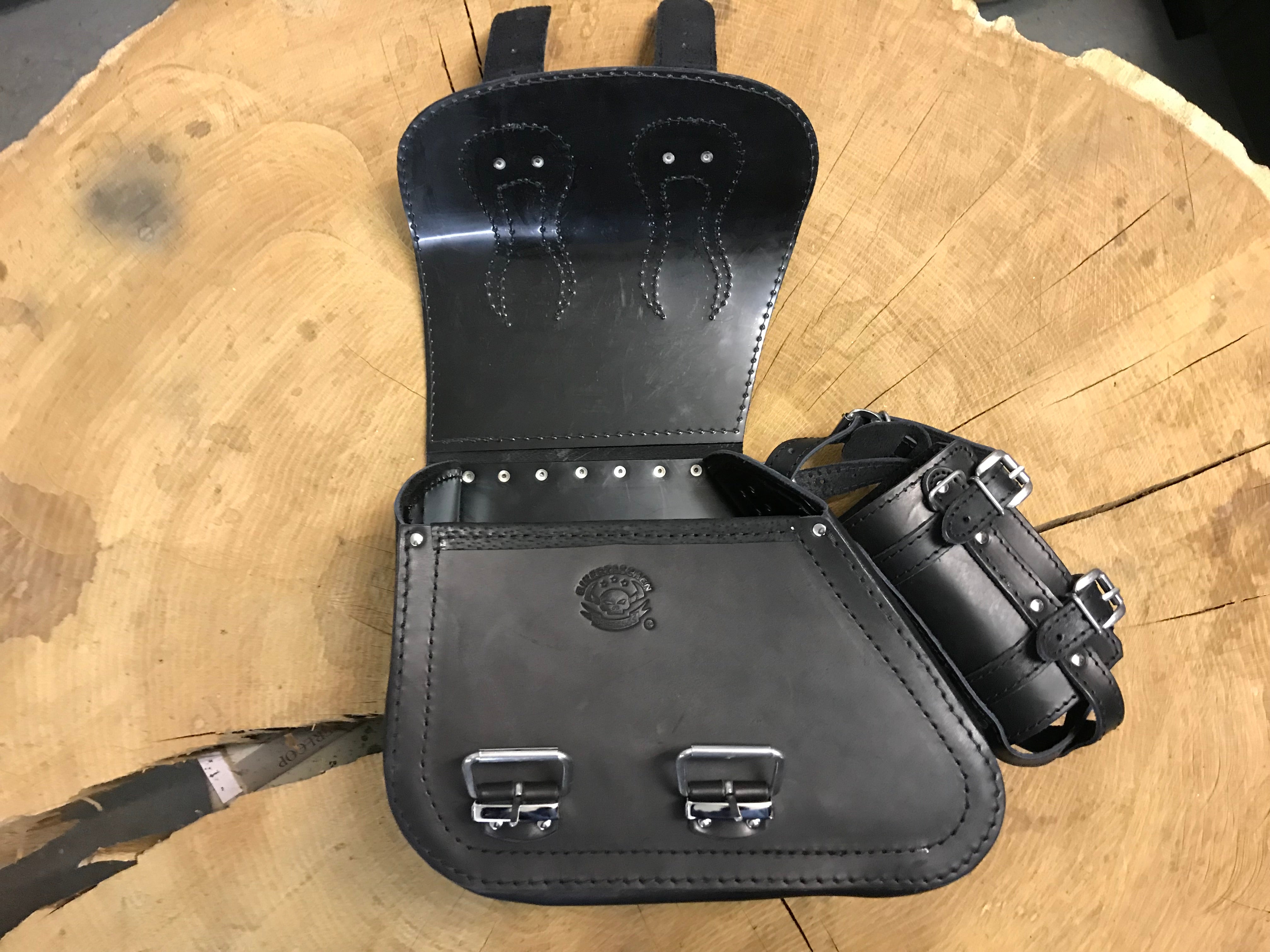 Sporty Flame Schwarz Schwingentasche passend für Harley-Davidson Sportster