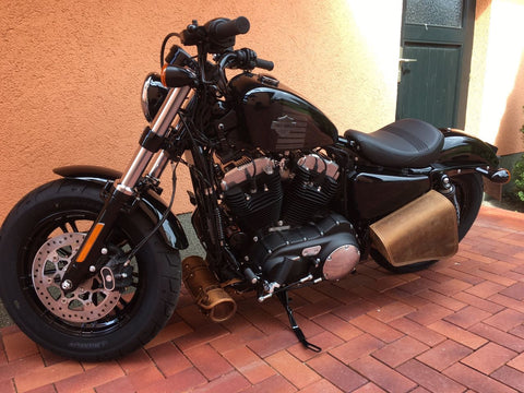 Clean Hellbraun Seitentasche mit Flaschenhalter passend für Harley-Davidson Sportster