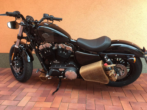 Clean Hellbraun Seitentasche mit Flaschenhalter passend für Harley-Davidson Sportster