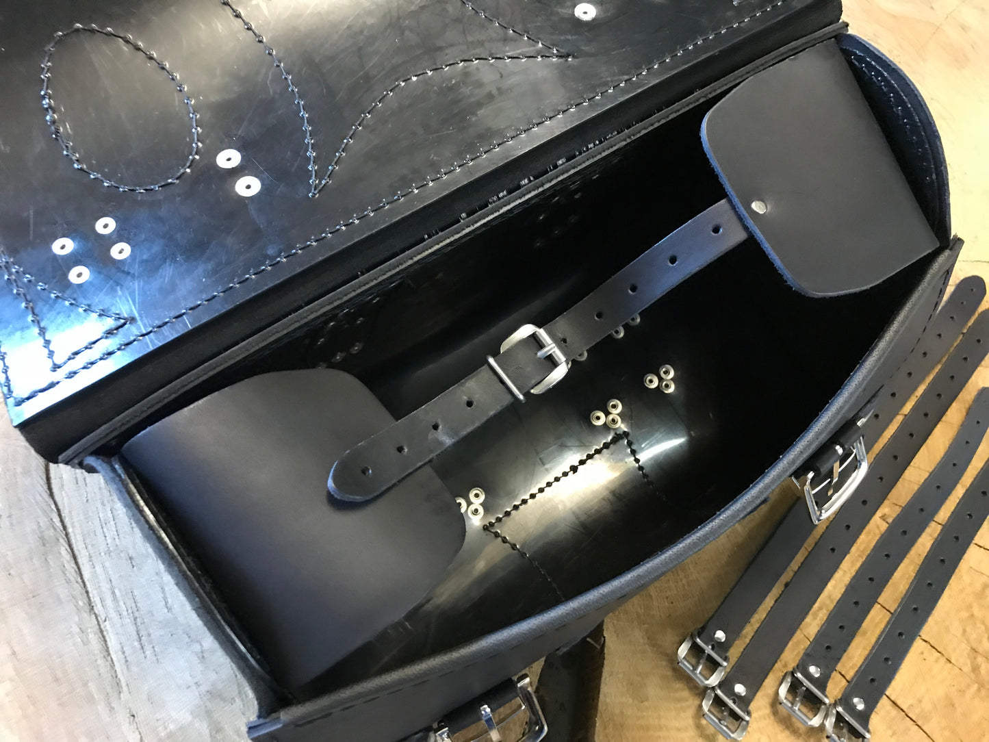 Gepäckkoffer "DEVIL" 11L  in schwarz
