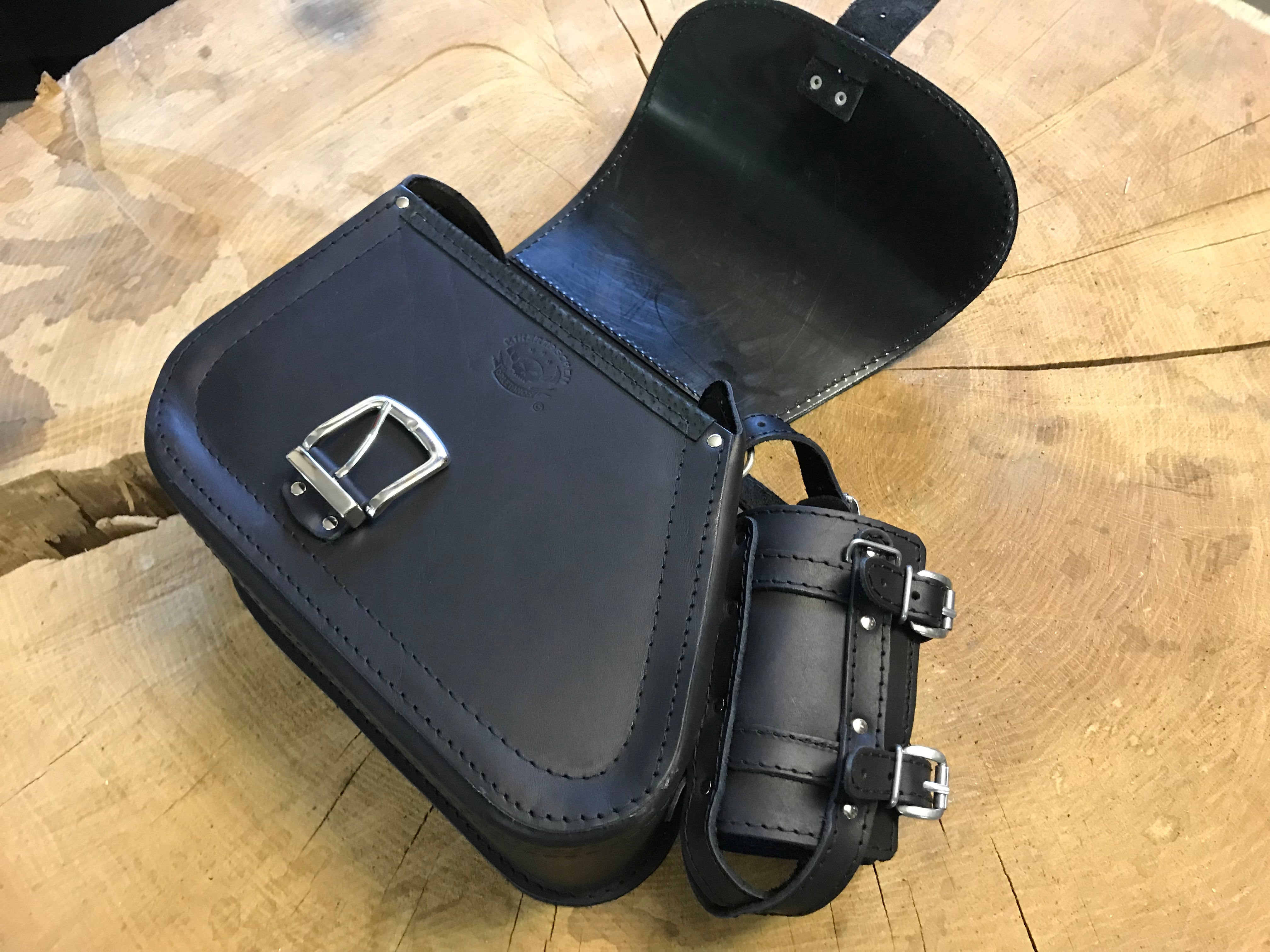 Sporty Clean Schwarz + Halter passend für Sportster Schwingentaschen