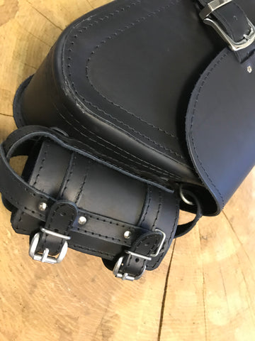 Dyna Clean Schwarz + Halter passend für Street Bob Schwingentaschen
