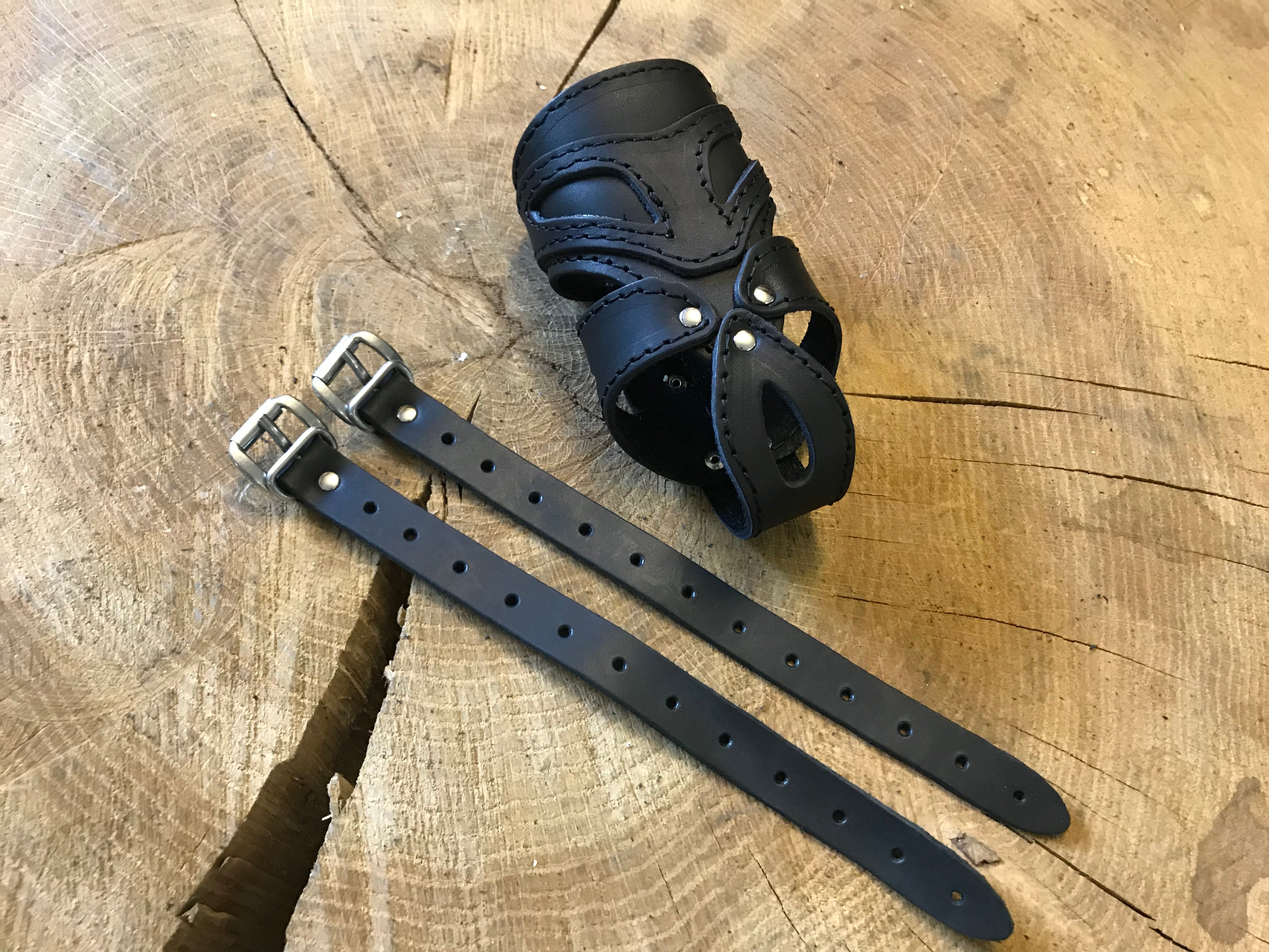 Dosenhalter & Getränkehalter aus Leder in schwarz