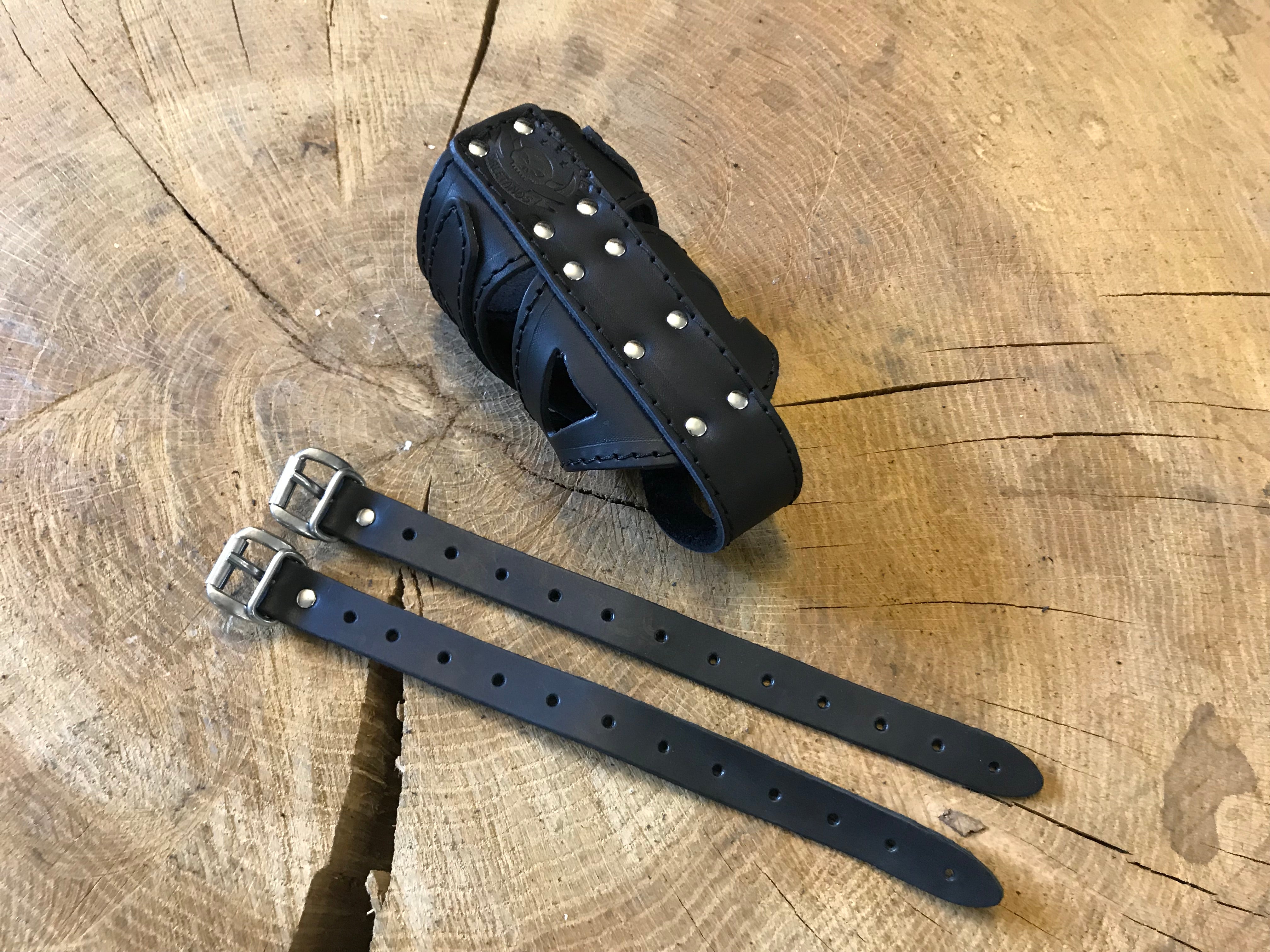 Dosenhalter & Getränkehalter aus Leder in schwarz