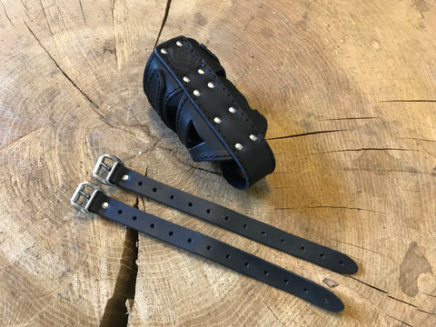 Dosenhalter & Getränkehalter aus Leder in schwarz