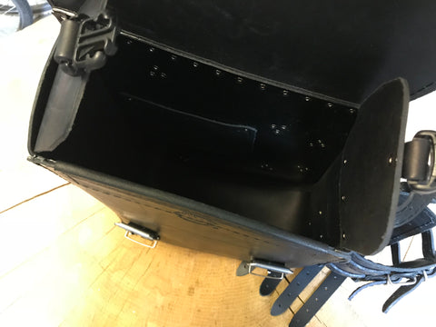 Hulk Schwarz Schwingentasche mit Flaschenhalter passend für Harley-Davidson Softail
