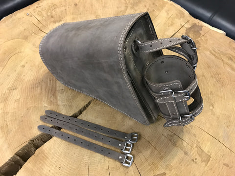 Clean Braun Seitentasche mit Flaschenhalter passend für Harley-Davidson Sportster