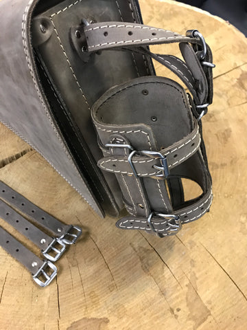 Clean Braun Seitentasche mit Flaschenhalter passend für Harley-Davidson Sportster