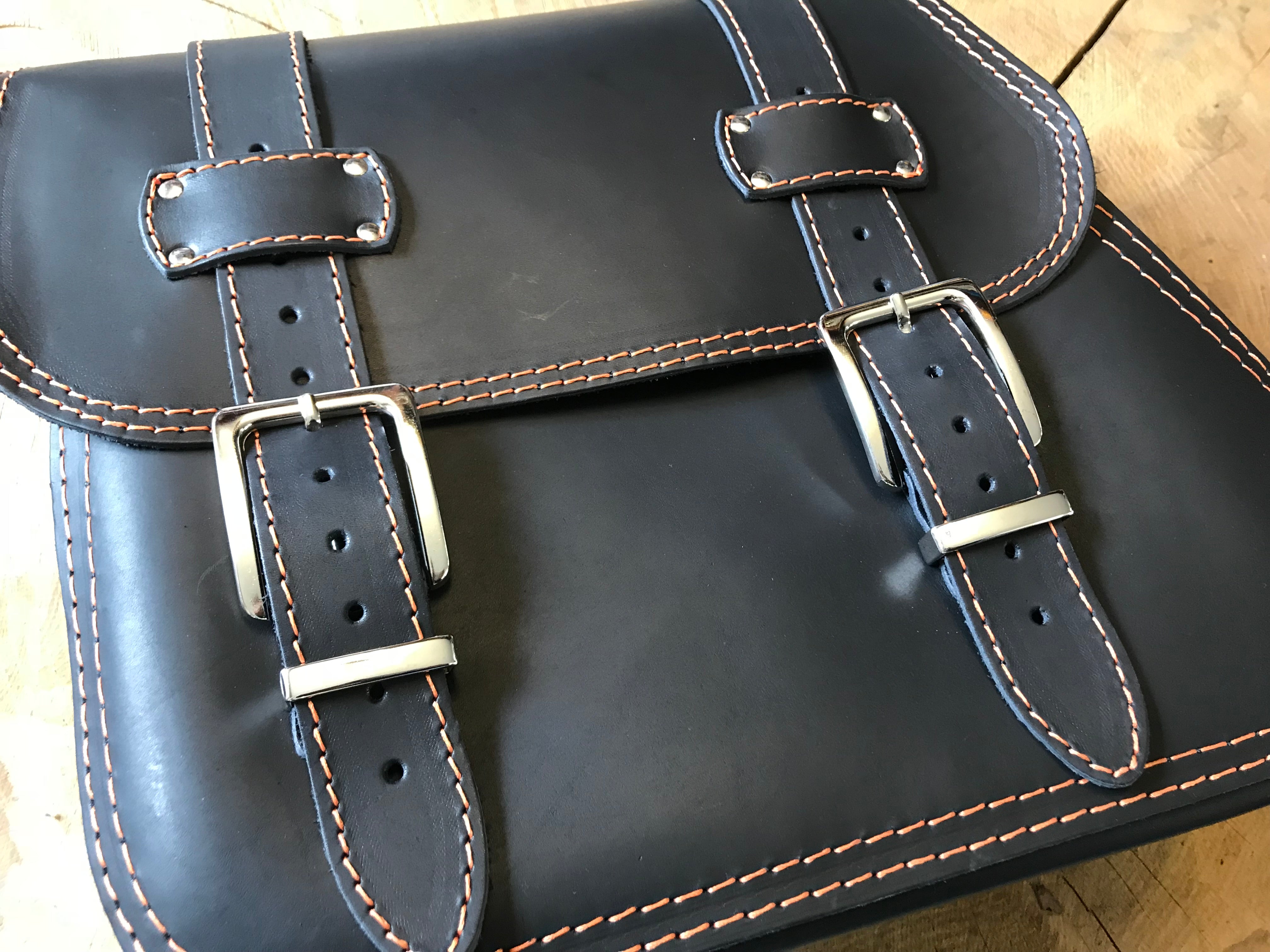 Zeus Orange Seitenkoffer + Halter XL passend für Softail ab 2018 bis Heute