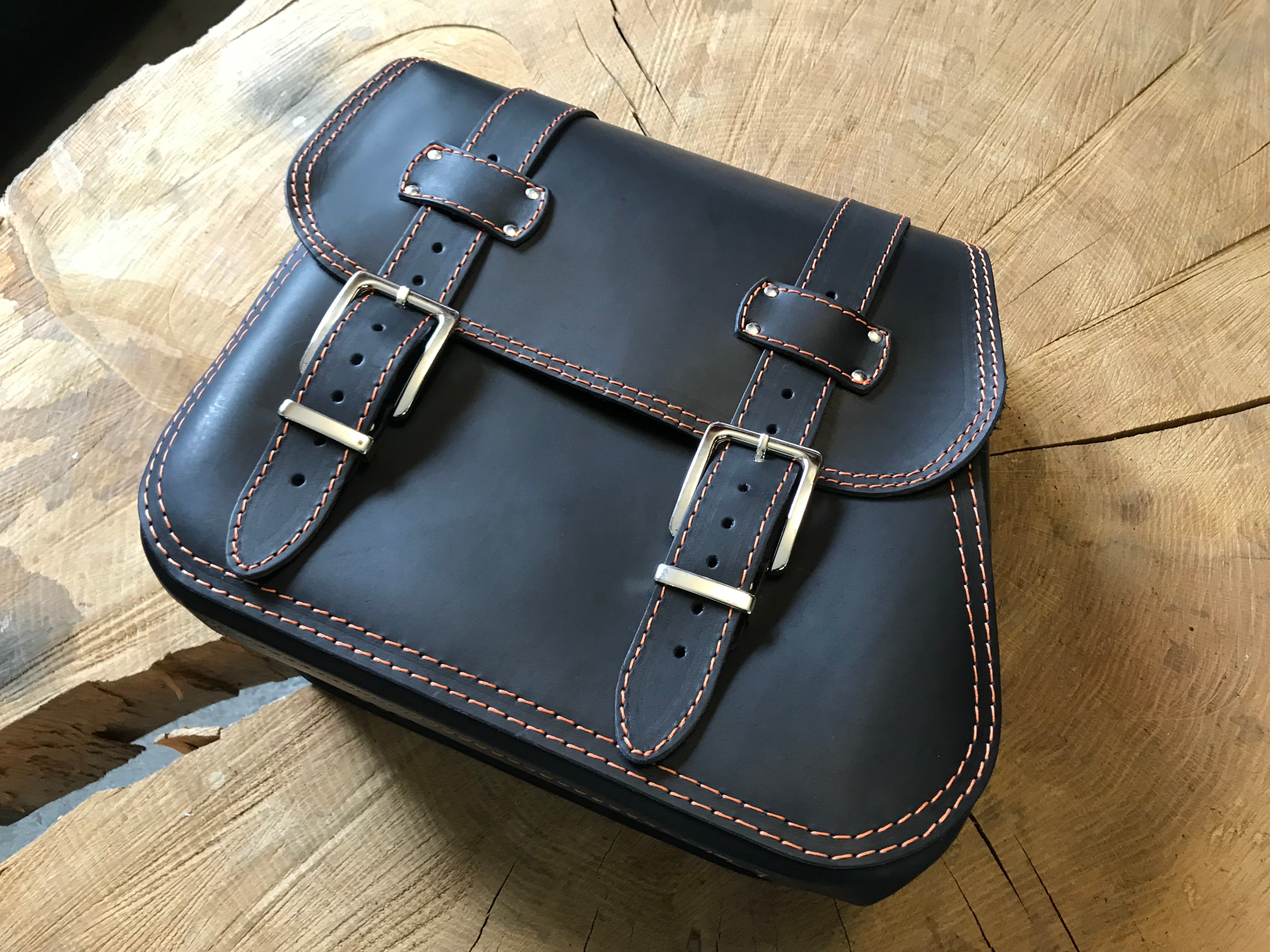 Zeus Orange Seitentasche + Halter XL passend für Softail von 1992 bis 2017