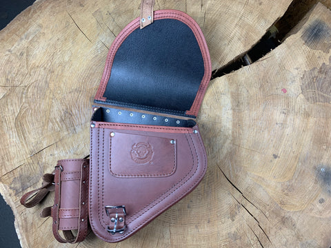 Diablo Rotbraun Schwingentasche mit Flaschenhalter passend für Harley-Davidson Softail