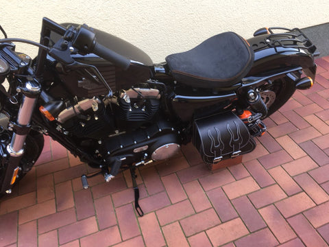 Sporty Flame Orange Schwingentasche passend für Harley-Davidson Sportster
