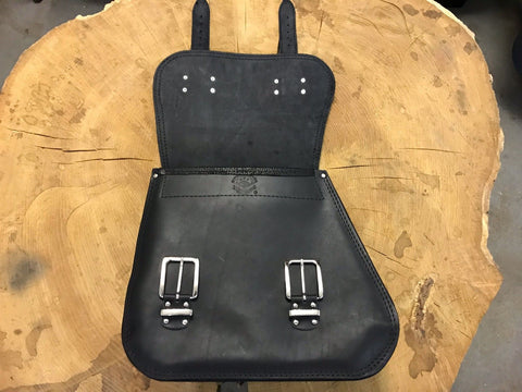 Zeus Schwarz Seitentasche + Halter XL passend für Softail von 1992 bis 2017